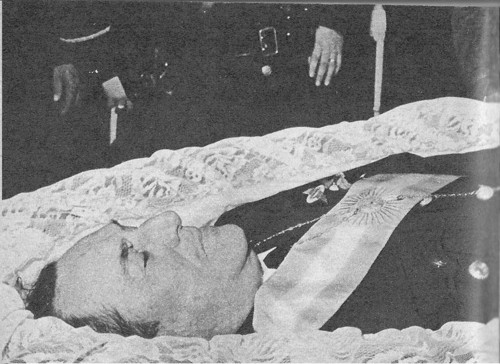 Péron morto.jpg Péron morto.jpg