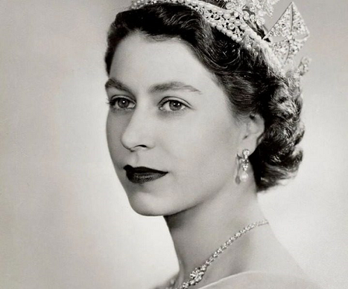 rainha isabel ii.png