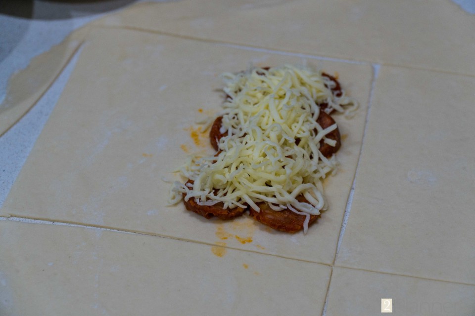 Portuguese Chorizo and Mozzarella Stuffed Bread Recipe - The2Planners