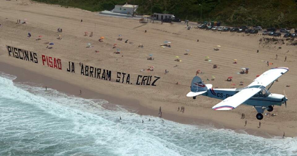 aviao-na-praia-publicidade.jpg