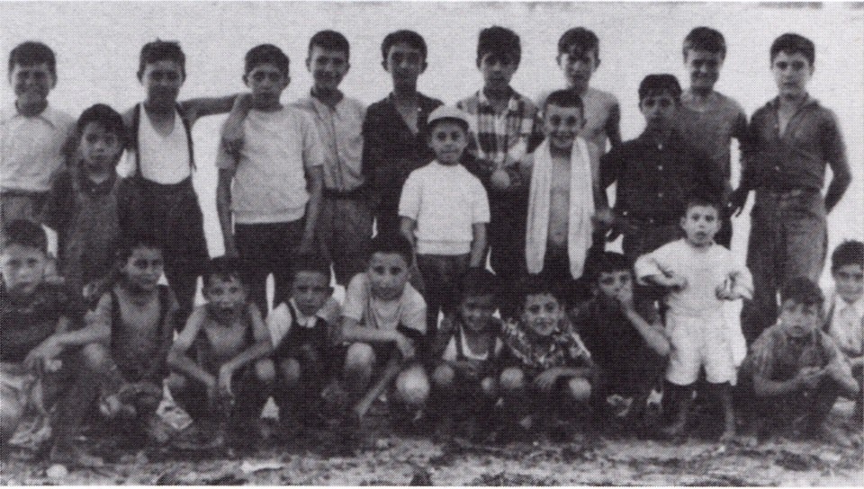 Grupo de rapazes nos esteiros do Rio Judeu 1959 - 