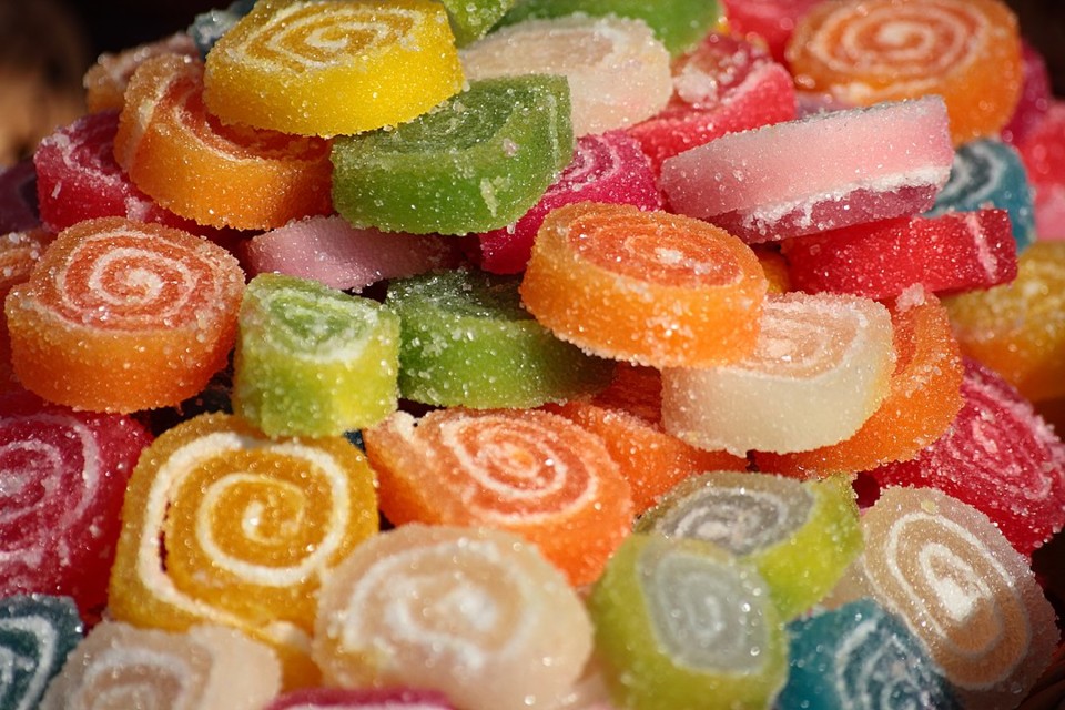 1080px-Spiral_candies_(4674290406).jpg