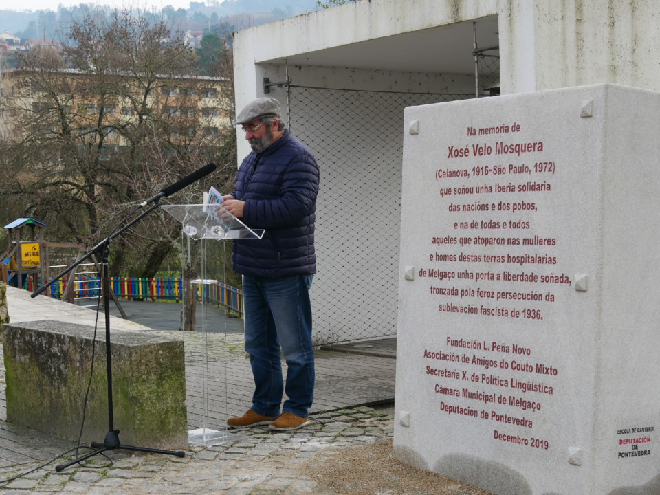 P1090627 Antonio Piñeiro, estudoso de Pepe Velo P1090627 Antonio Piñeiro, estudoso de Pepe Velo