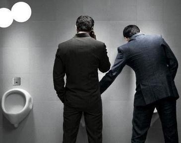 Homens gays no engate no wc - O Caçador Nelson Do Magoito