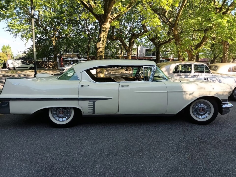 Não me canso disto carros.jpg