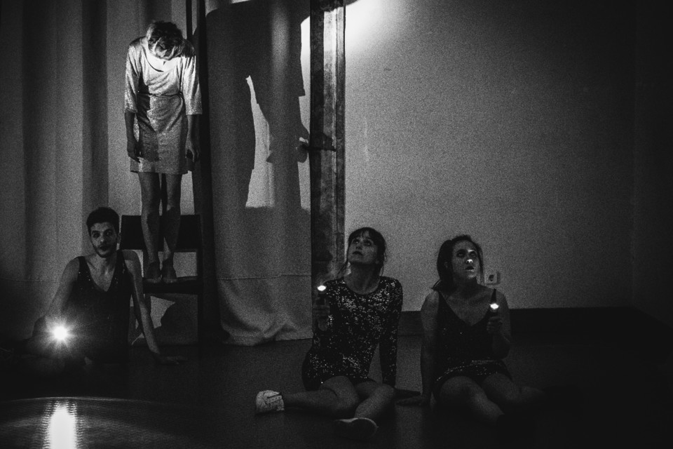 A MULHER QUE VIVEU APENAS UMA VEZ de Margarida Cor