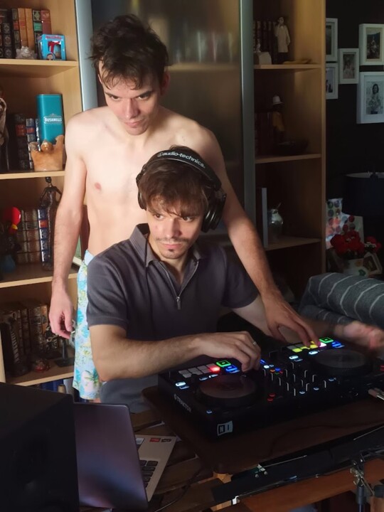 Não me canso disto gemeos.jpg