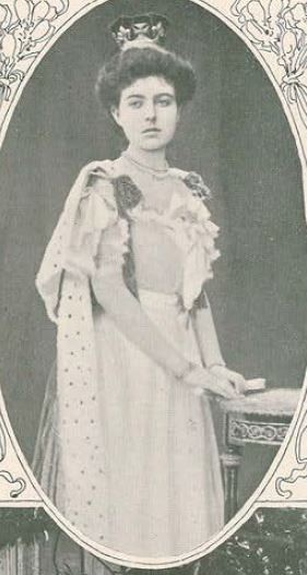 a anunciada futura rainha de portugal patricia.JPG