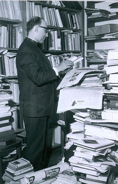 Padre Manuel Antunes.jpg