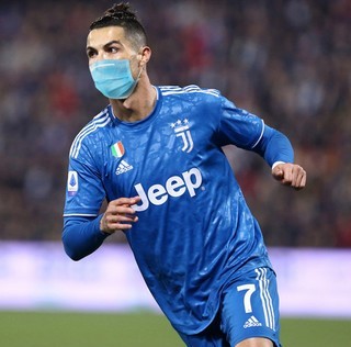 cr7mask.jpg cr7mask.jpg