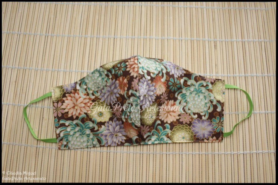 Máscara Crisântemos Coloridos1.JPG