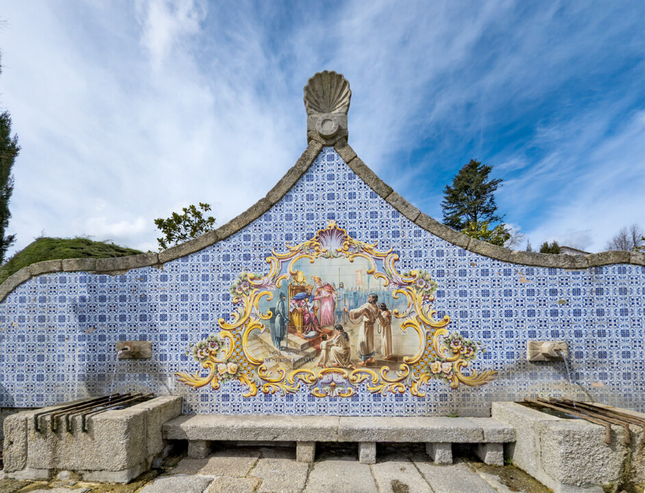 Fontanário Baião.jpg