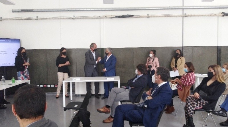 Rede de teletrabalho - Assinatra de protocolo.jpg