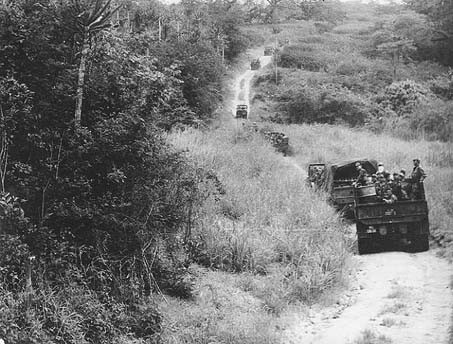 4ªCCE a caminho de Nambuangongo.jpg