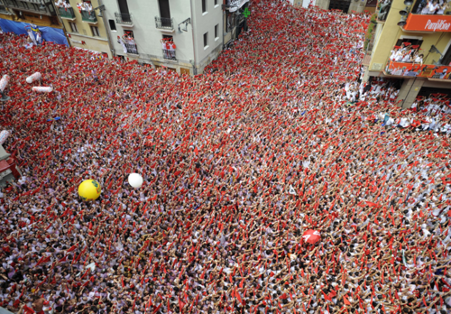 aficionados em Pamplona.png