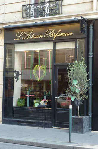 L'Artisan-Parfumeur-Boutique-in-Paris_France.jpg L'Artisan-Parfumeur-Boutique-in-Paris_France.jpg
