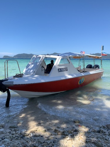 Barco Borneo Divers.jpg