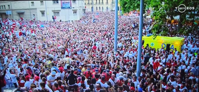 Pamplona-7.07.2022- Toureiros em ombros.jpg