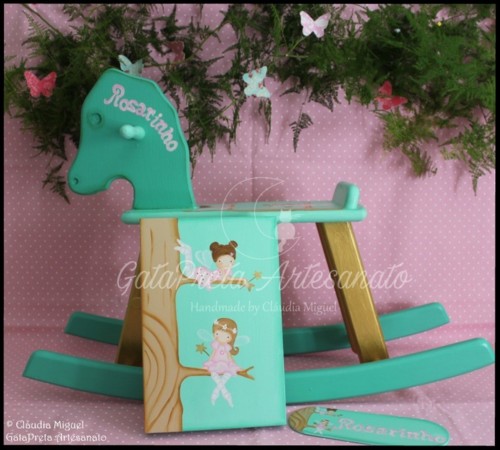 Cavalo de baloiço, tela e placa porta Tree Fairie