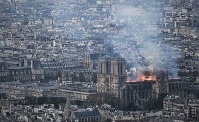 4seep6f_notre-dame-cathedral-fire-paris-france-afp