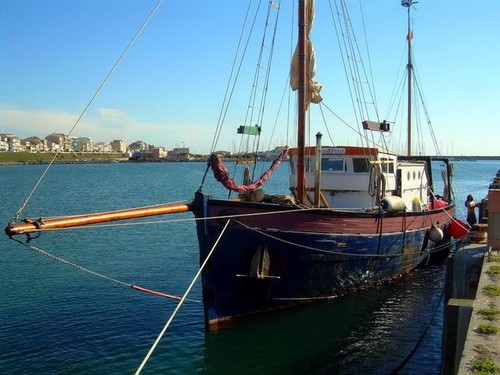 A visita do SANS PEUR, um barco de pesca Britânico de 1945