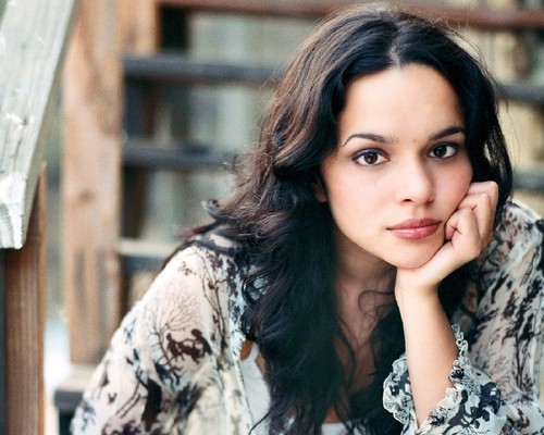 Norah Jones.jpg Norah Jones.jpg