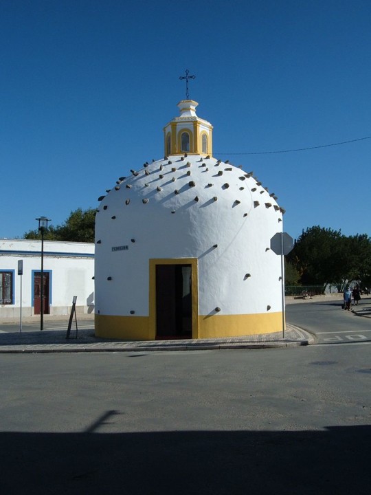 800px-Capela-calvario-ferreira-alentejo.jpg