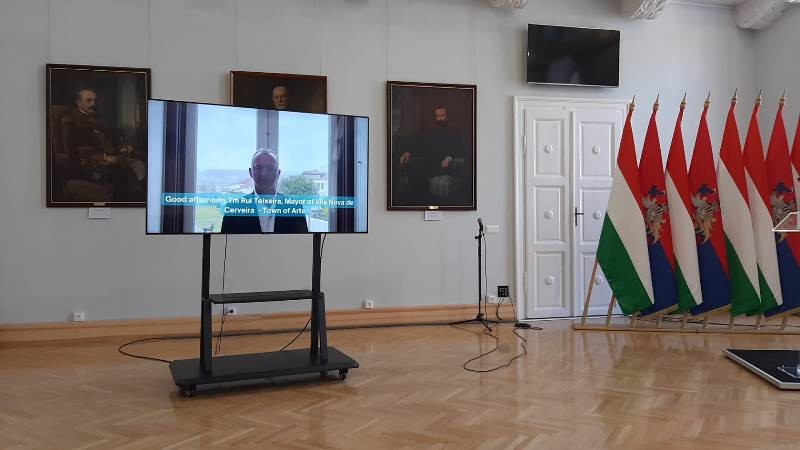 Meeting Bridge Hungria 6.jpg