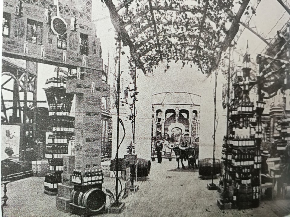 exposicao de vinhos.jpg exposicao de vinhos.jpg