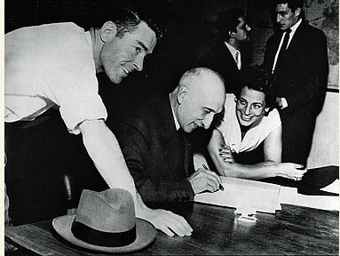 Francoise_et_Jean_Jacques_Servan_entourant_francoi