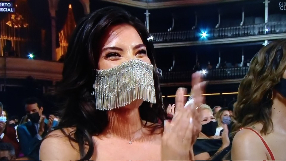 Carolina Carvalho máscara