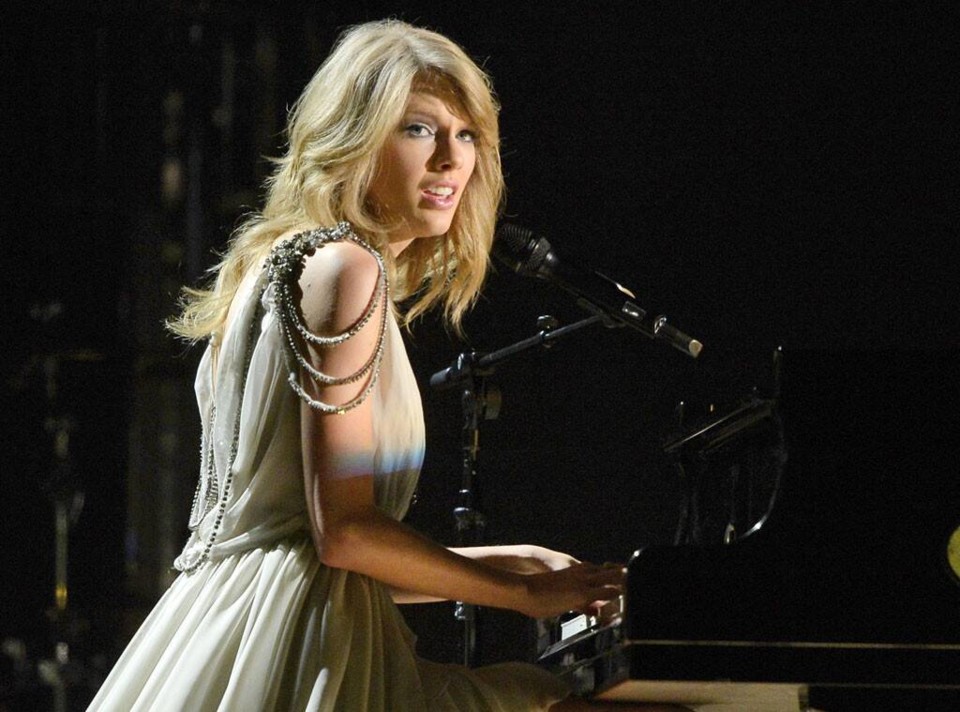 rs_1024x759-140126182441-1024.taylor-swift-piano-2 rs_1024x759-140126182441-1024.taylor-swift-piano-2