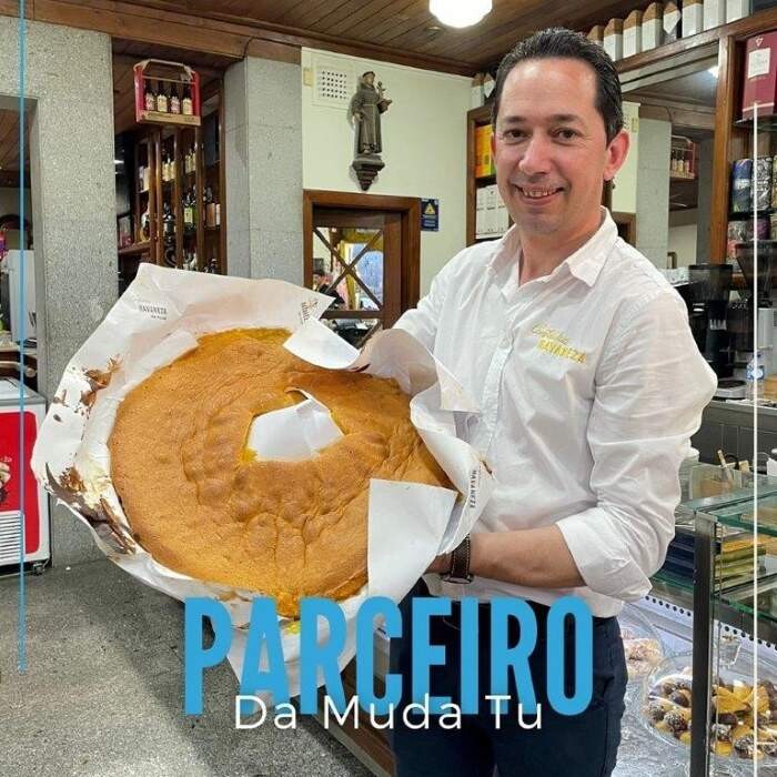Gerente com Pão de Ló.jpg
