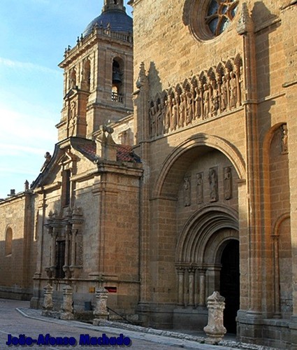 ENTRADA LATERAL.JPG ENTRADA LATERAL.JPG