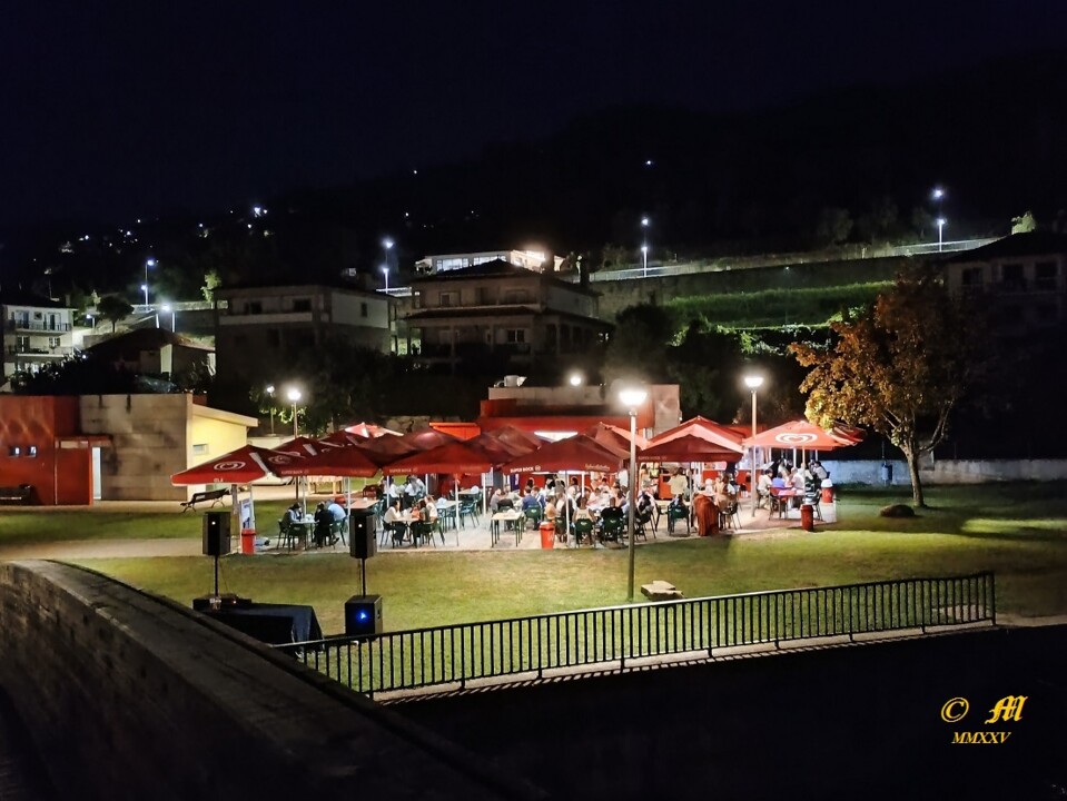 Vila de Cerva - Praia Fluvial - Bar das Meadas - Eventos Musicais Noturnos.