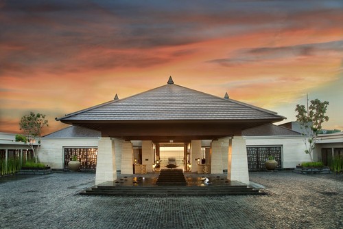 Resort-Entrance-Twilight1.jpg