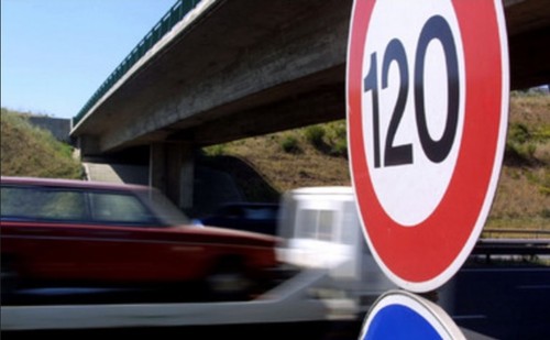 AutoEstrada120Kmh.jpg