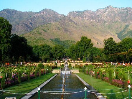 India_-_Srinagar_-_023_-_Nishat_Bagh_Mughal_Garden