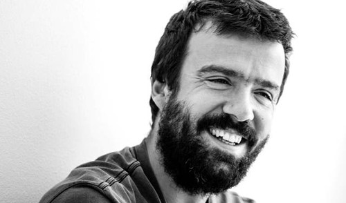 SAB 27 SET 21H30 Miguel Araújo – “Crónicas da Cidade Grande”  Mario Costa bateria Pedro Santos baixo Pedro Romualdo guitarra Diogo Santos teclas Miguel Araújo voz/guitarra Paulo Gravato barítono Paulo Perfeito trombone João Martins sax alto Rui Pedro Silva trompete Bruno Ribeiro vibrafone [MUSICA] 10€ / 8€ (Cartão Amigo e Cartão Sénior) / 5€ (Jovens <30)