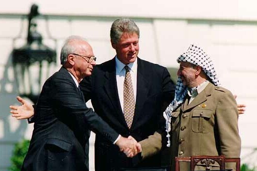 Bill_Clinton,_Yitzhak_Rabin,_Yasser_Arafat_at_the_