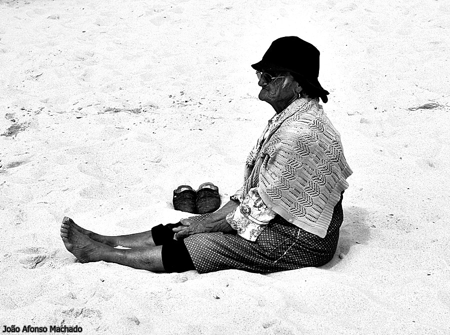 VELHA SENTADA.JPG