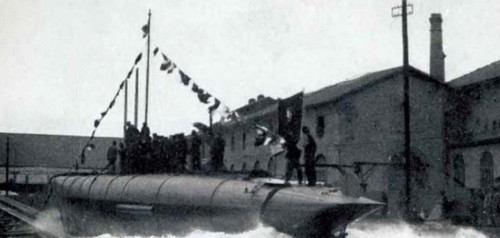 lancamento a agua do espadarte1.JPG