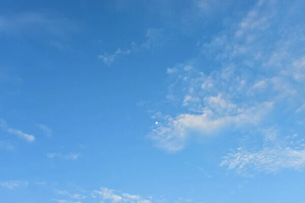 depositphotos_441676332-stock-photo-blue-sky-white