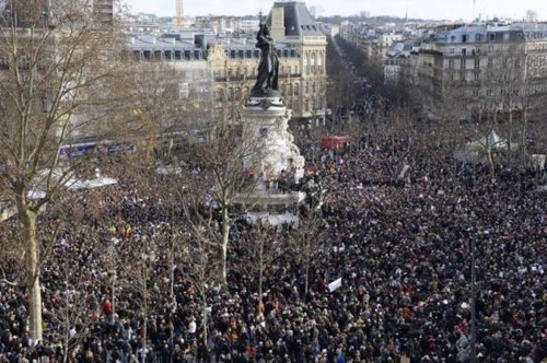 manifestação Paris.jpg