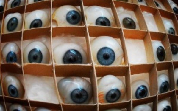 OlhosProtesesCaixa.jpg OlhosProtesesCaixa.jpg