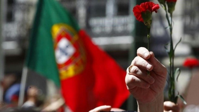 Abril Democrático e Livre....jpg