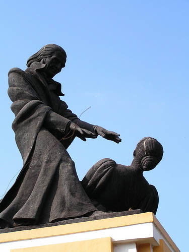 Abade de Faria - estátua.jpg