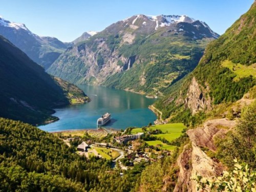 Geiranger-Norway-e1538319326315.jpg