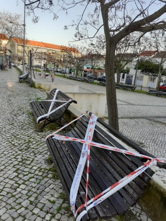 Bancos Interditados. Foto original. 2021. 02. 13. jpg