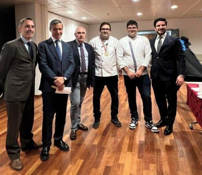 Eurodeputado e Chefe de Gabinete, com Secretário 